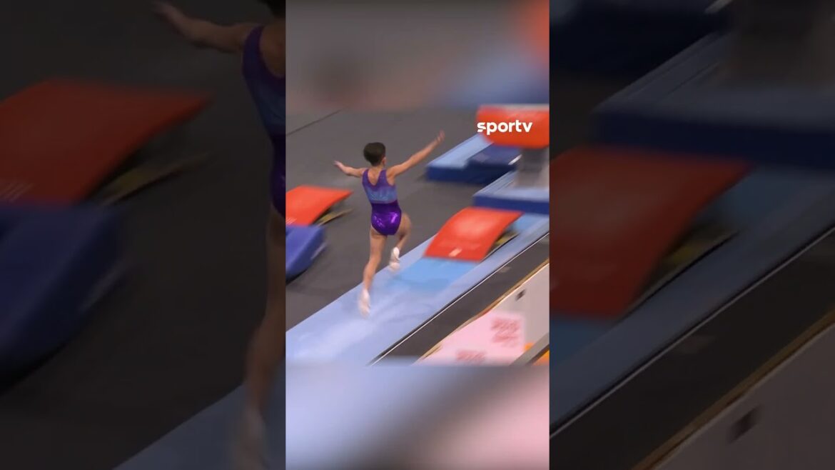 47-YEAR-OLD ATHLETE WINS BRONZE AT THE ARTISTIC GYMNASTICS WORLD CUP | #shorts | sportv 47-YEAR-OLD ATHLETE WINS BRONZE AT THE ARTISTIC GYMNASTICS WORLD CUP | #shorts | sportv