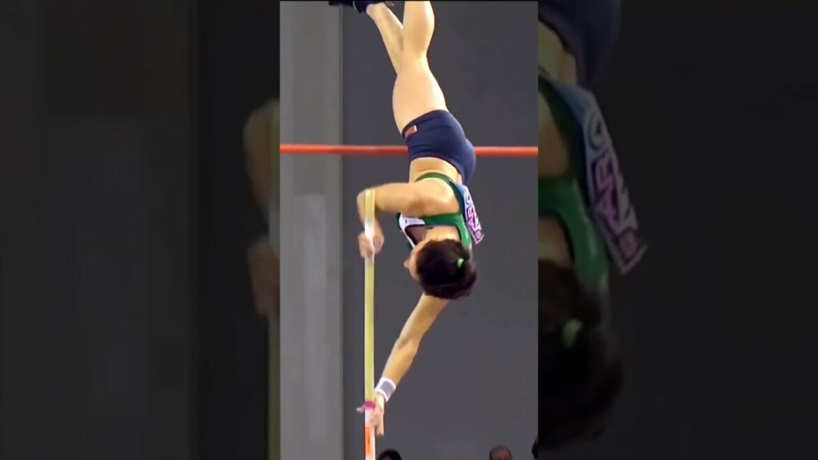 😱🔥Women’s pole vault😱beautiful moments#athletic #adventure #shorts 😱🔥Women's pole vault😱beautiful moments#athletic #adventure #shorts