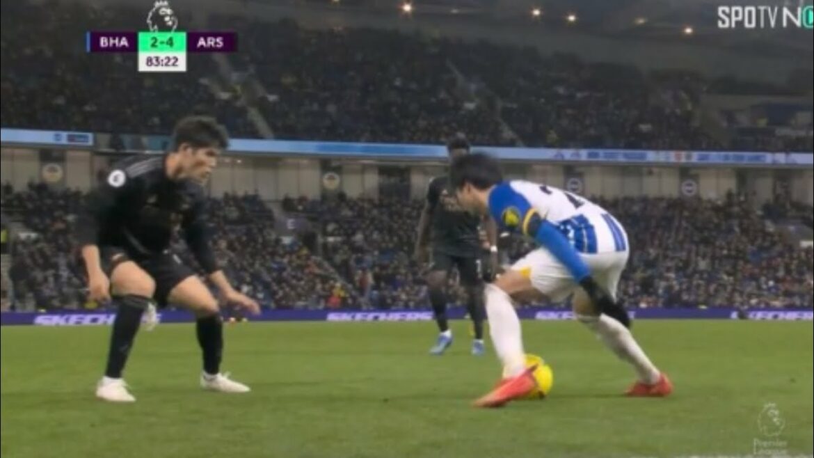 Moment Duel Two Japan Kaoru Mitoma vs Tomiyasu ( Arsenal vs Brighton Albion 1/1/2023 )