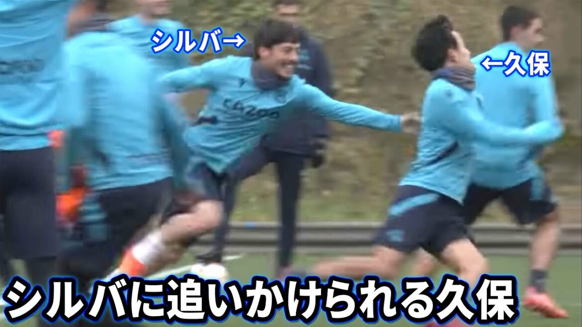 Takefusa Kubo chased by David Silva
