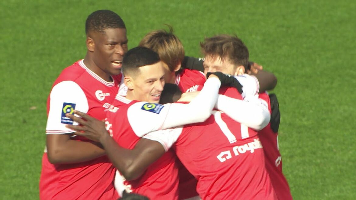 Junya Ito has fun with the Toulouse defense!