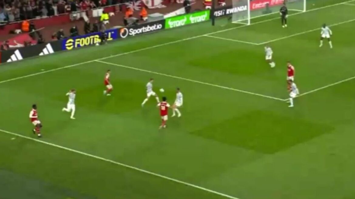 Takehiro Tomiyasu is beaten by Arteta