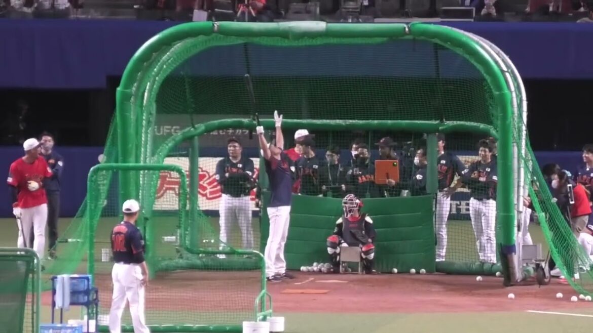 -2023.03.04-[Samurai Japan]Shohei Ohtani batting practice with explosive burst of major power.  WBC warm-up match (vs Chunichi)