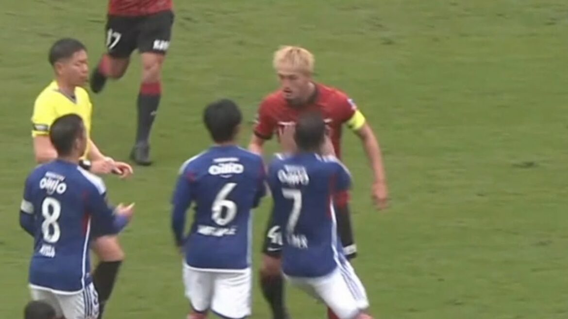 Yuma Suzuki gets mad at Watanabe kicking the ball away Yuma Suzuki gets mad at Watanabe kicking the ball away