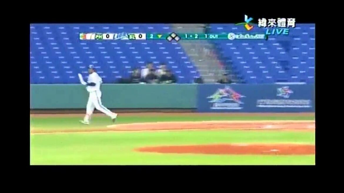 Daniel Schmidt strikes out Choi Hyung-woo in the 2011 Asian Major
