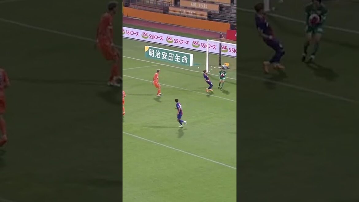 Ballistics that I want to see many times ☺️ Gonda's super punt kick![clipping]May 26, 2022 #shorts