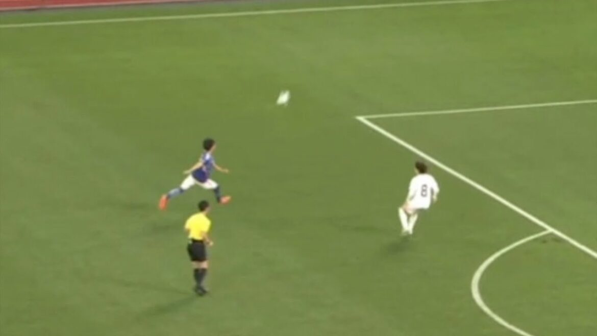 Mitoma Kaoru pretending to be lying Mitoma Kaoru pretending to be lying