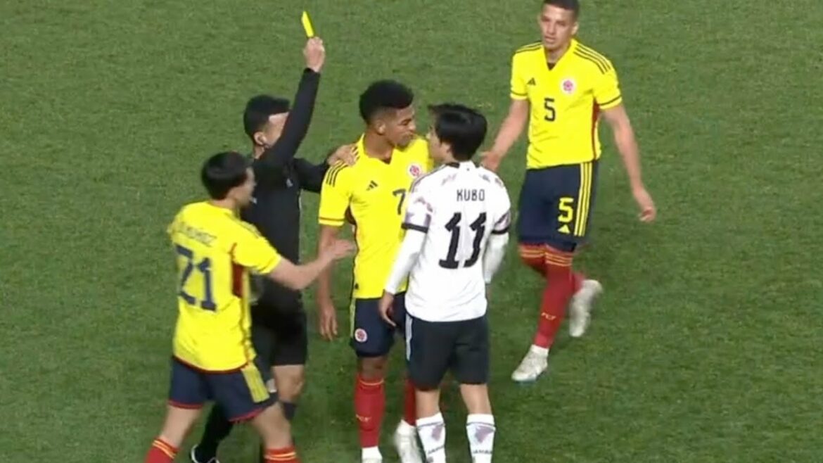 Takefusa Kubo is cut off by Baroyes Takefusa Kubo is cut off by Baroyes