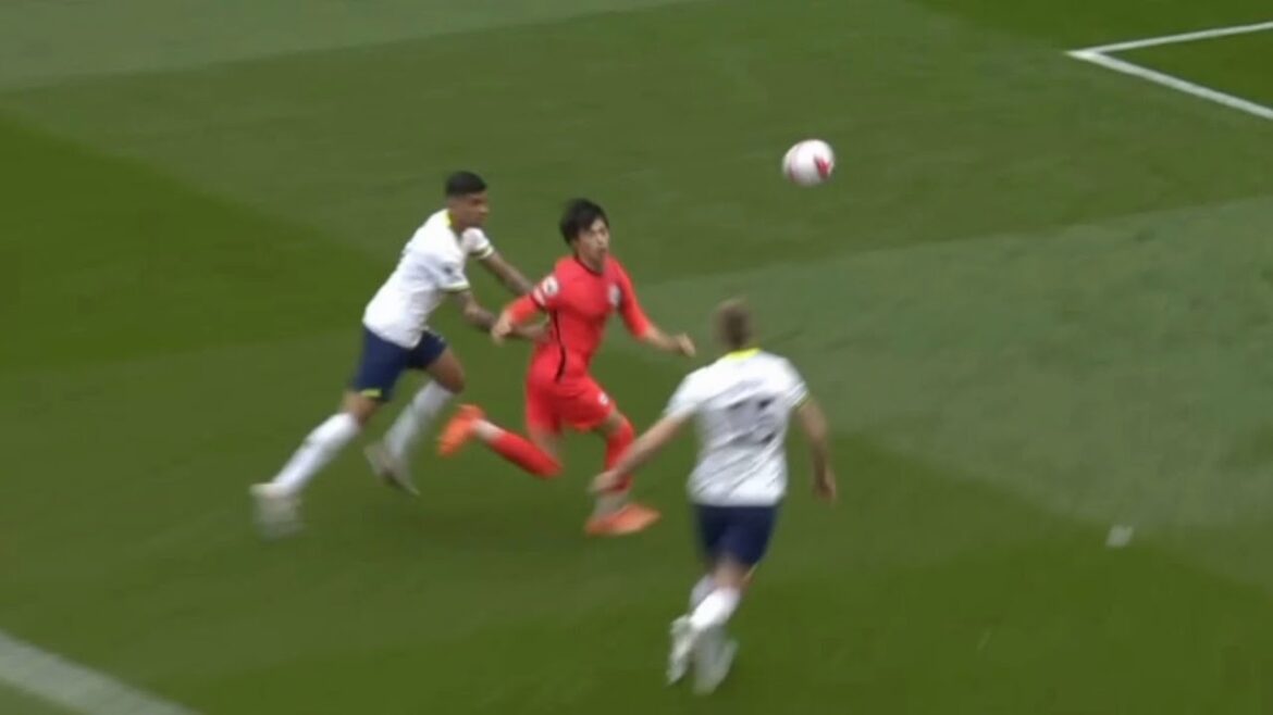 Kaoru Mitoma, who became a phantom goal due to handball suspicion