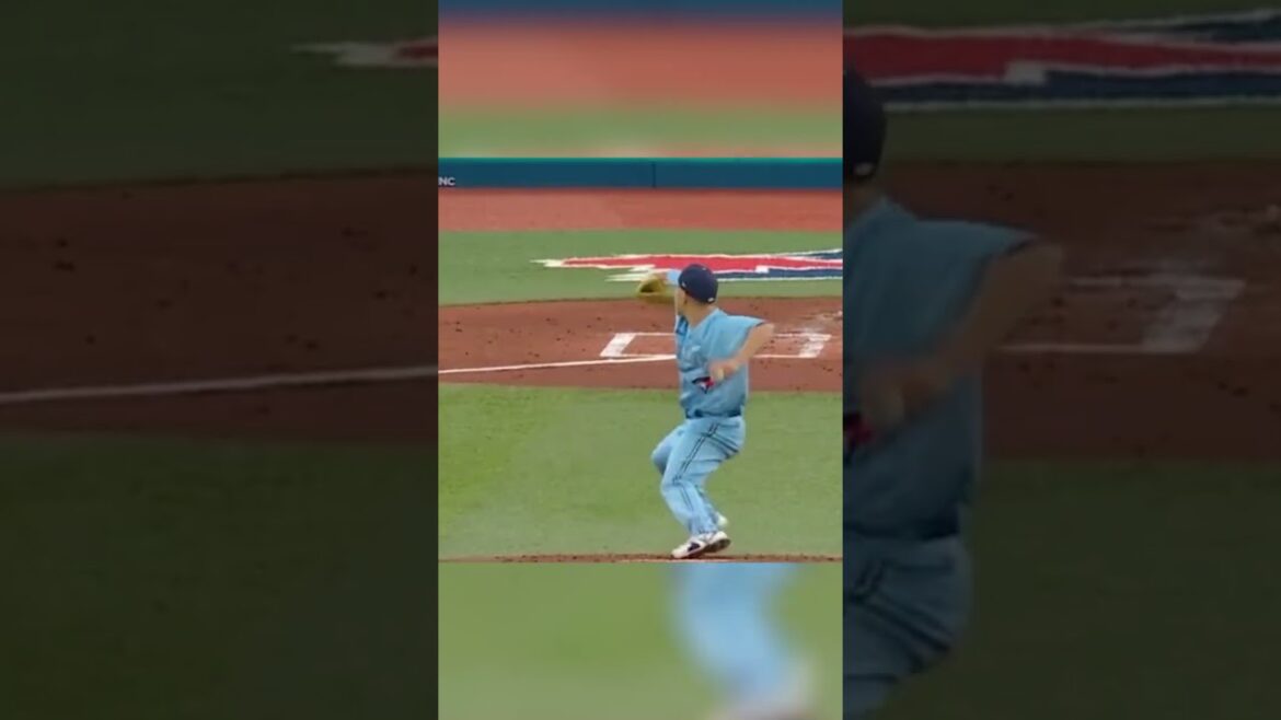 Yusei Kikuchi's Happy Little K Struts #shorts