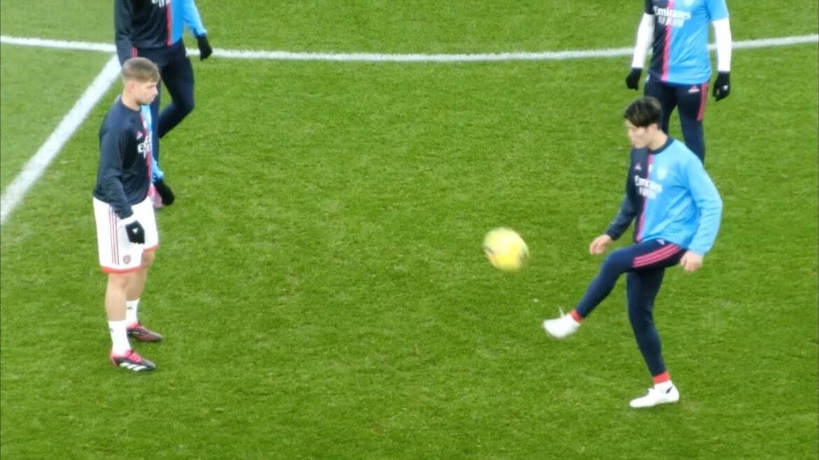 [Local video]Takehiro Tomiyasu exchanging lifting with Smith Rowe