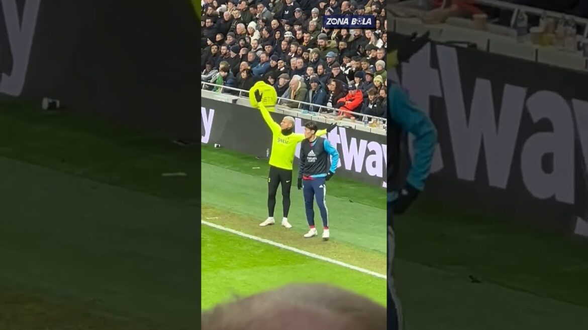 Hot!  The Moment When Richarlison Invites Gelud Tomiyasu..