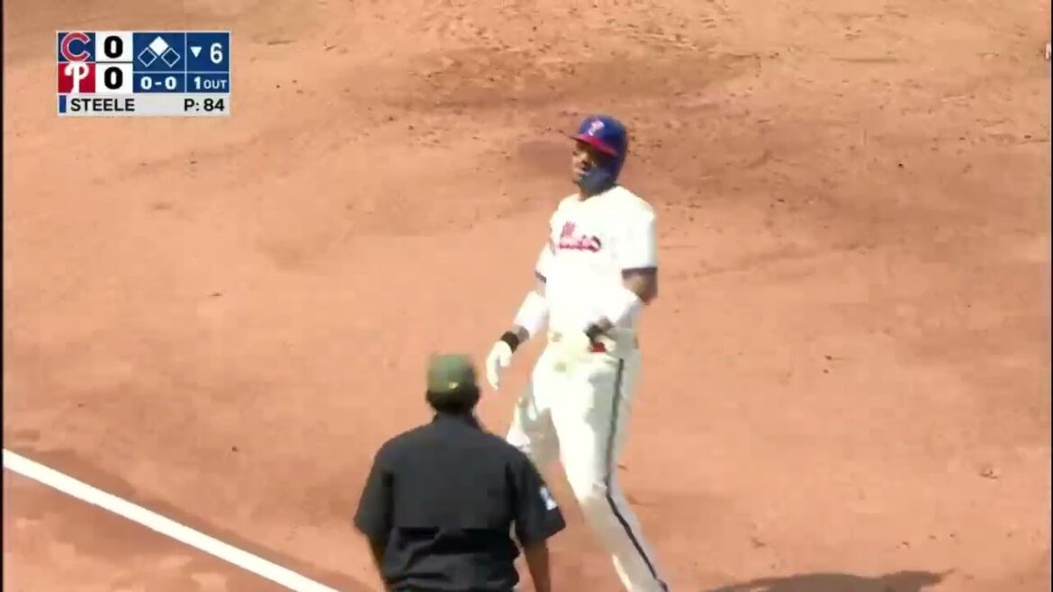 Seiya Suzuki makes a strong throw from right field to third base