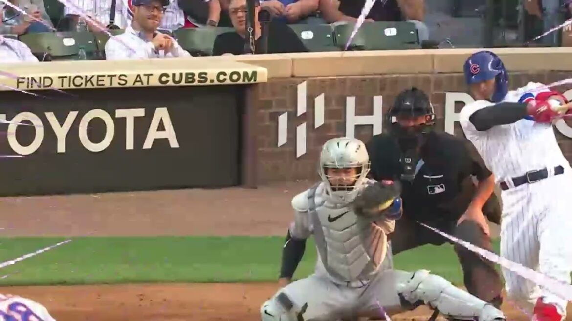 Seiya Suzuki hits a solo home run