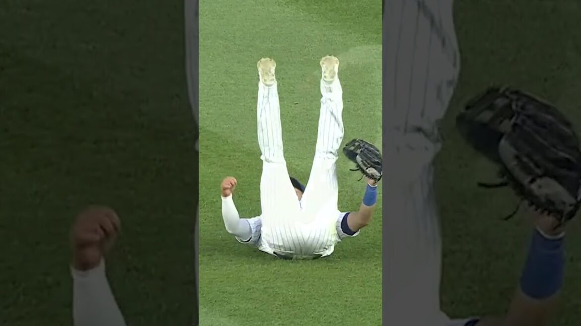 Seiya Suzuki with the sensational grab!