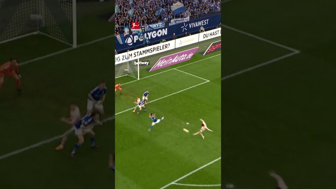 Maya Yoshida with a brilliant recovery and block for Schalke #football #save #goals #shorts Maya Yoshida with a brilliant recovery and block for Schalke #football #save #goals #shorts