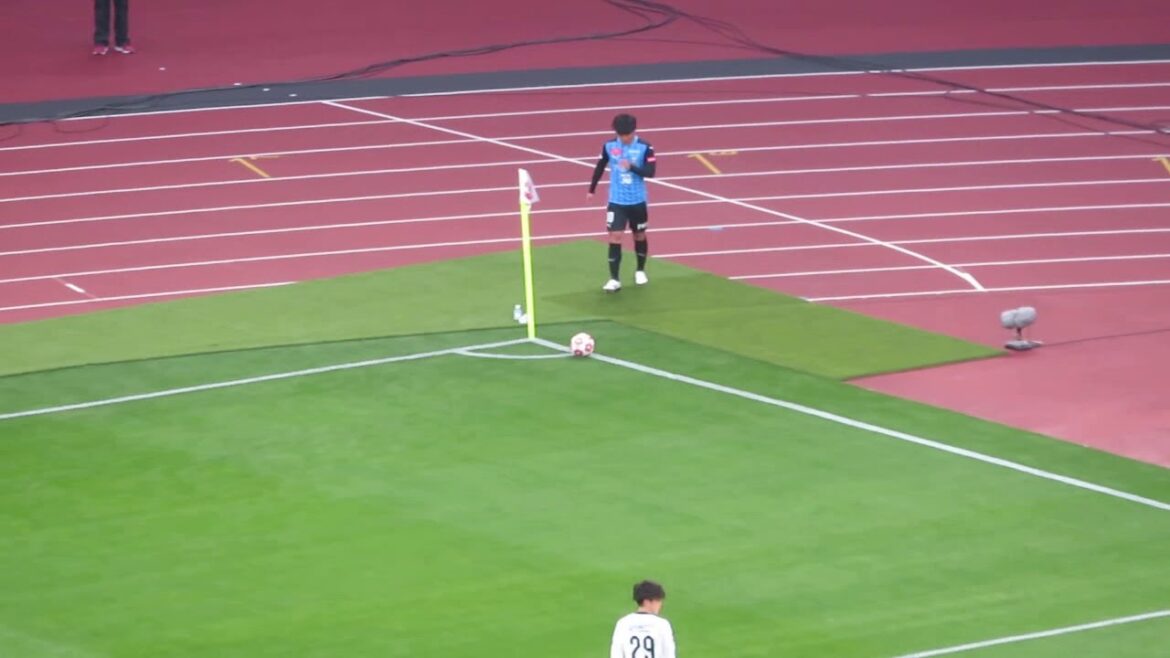 Reo Hatate→Aoi Tanaka→Ryota Oshima Attack from corner kicks kicked by 3 kickers2021/01/01 Emperor's Cup Final Kawasaki Fronter Reganba Osaka National Stadium