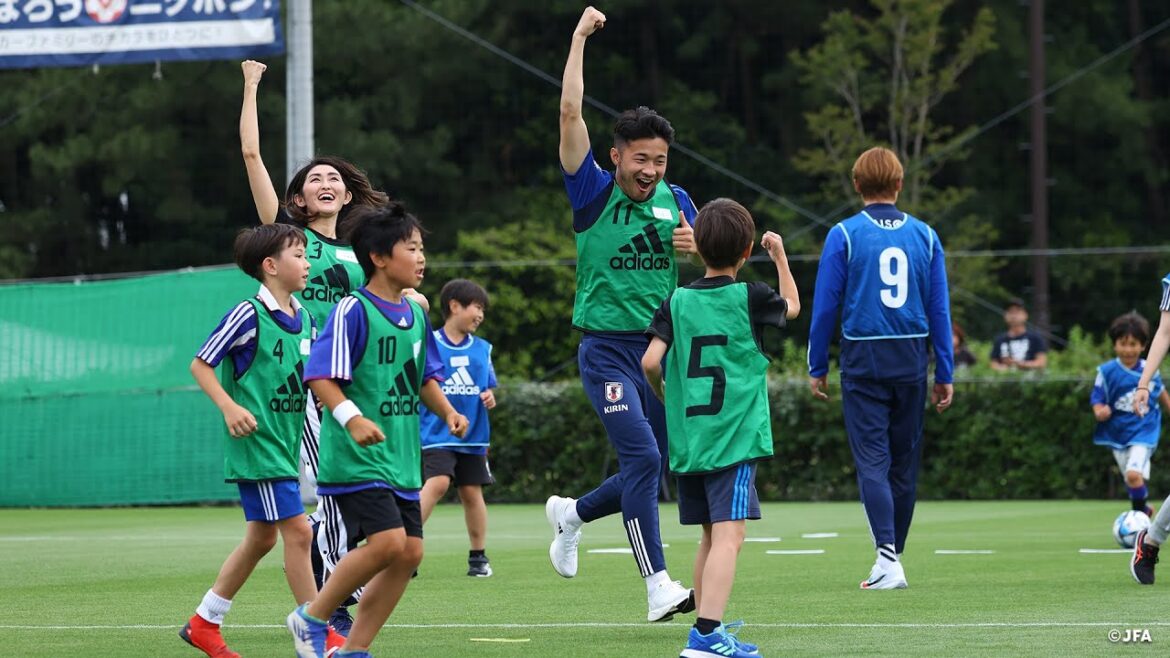 Enjoy walking football with SAMURAI BLUE players and managers!  MOVE FOR THE PLANET