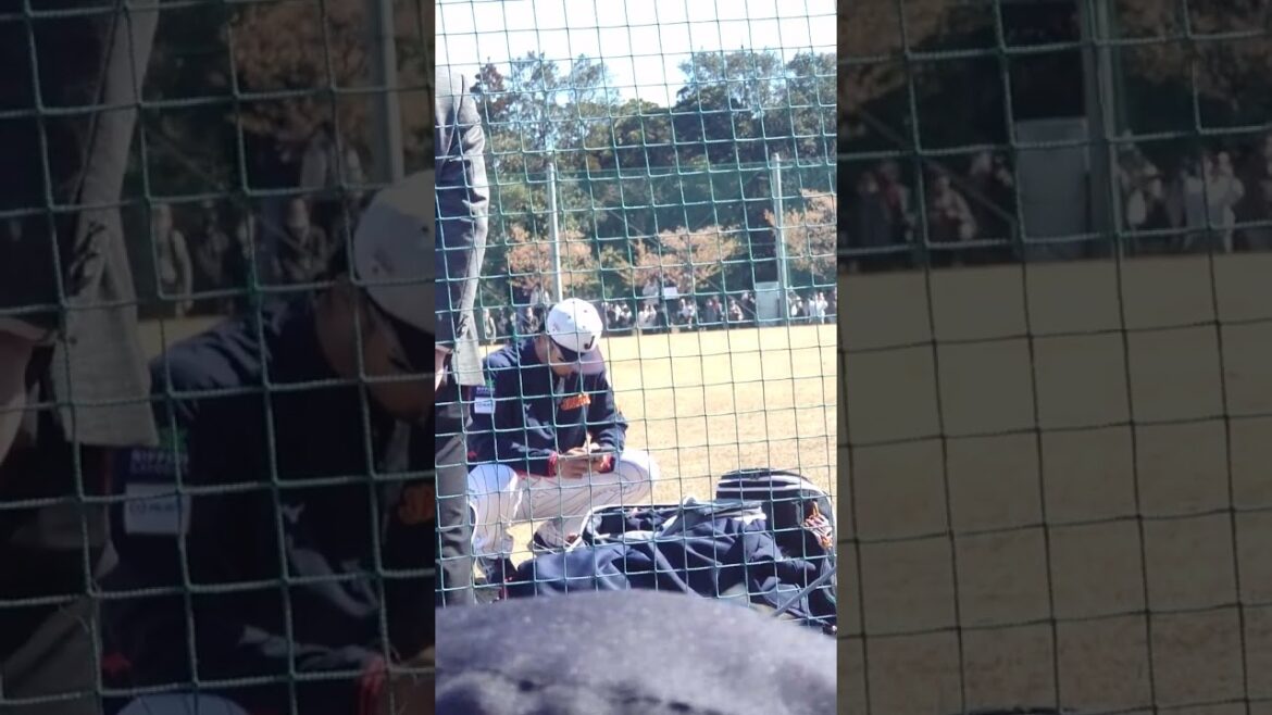 SAMURAI JAPAN Yu Darvish bows to cheering fans