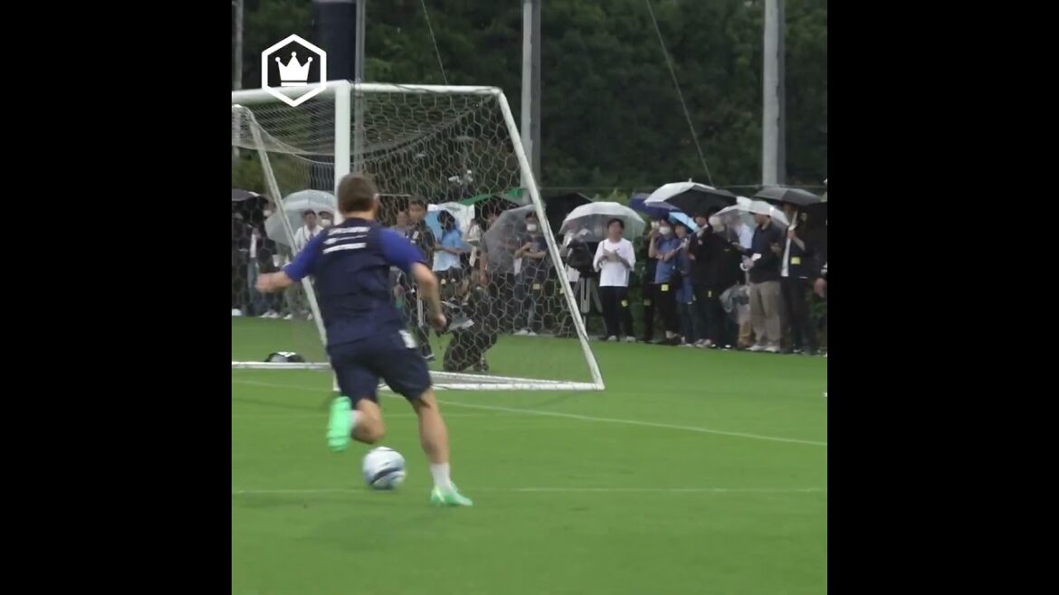 #Takehide Kubo Shoot yourself from a chest trap #shorts #Takehide Kubo Shoot yourself from a chest trap #shorts