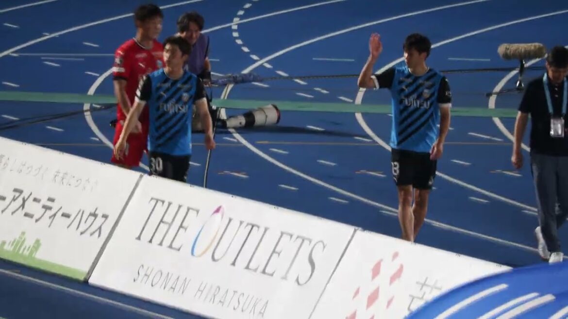 [2023/05/03]Miki Yamane, Yusuke Segawa, Shunsuke Ando greet behind the goal of Shonan