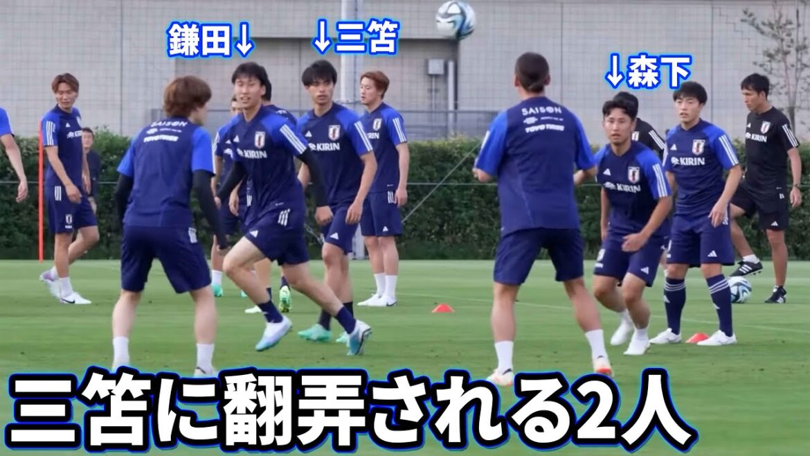 Daichi Kamata and Tatsuya Morishita laughing because Kaoru Mitoma is too good at birdcages