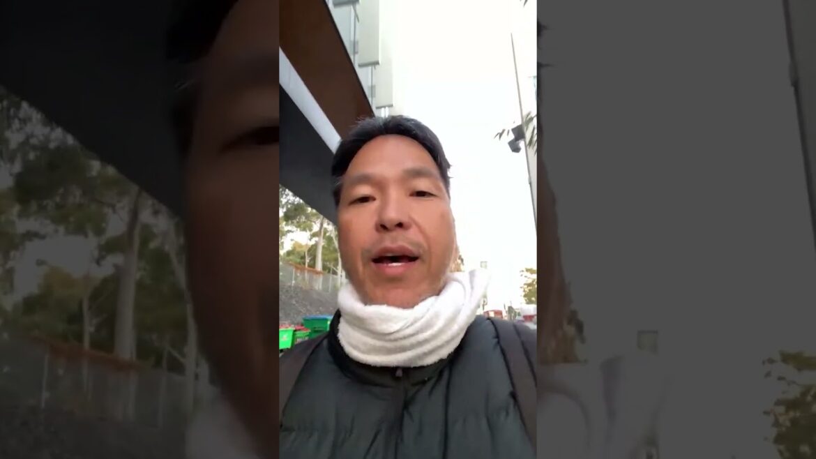 [Asian Cup 2023]I am walking in the Olympic Park at 7 o'clock in the morning.