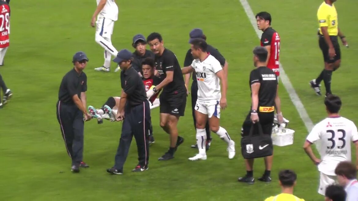 Hiroki Sakai leaves the field due to dislocation-Nagatomo laments over the injury situation-Introducing Ogiwara Urawa Reds vs FC Tokyo July 8, 2023 J-League Hiroki Sakai leaves the field due to dislocation-Nagatomo laments over the injury situation-Introducing Ogiwara Urawa Reds vs FC Tokyo July 8, 2023 J-League