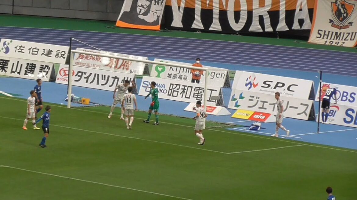 Goalkeeper Shuichi Gonda stands in the way of a deciding opportunity