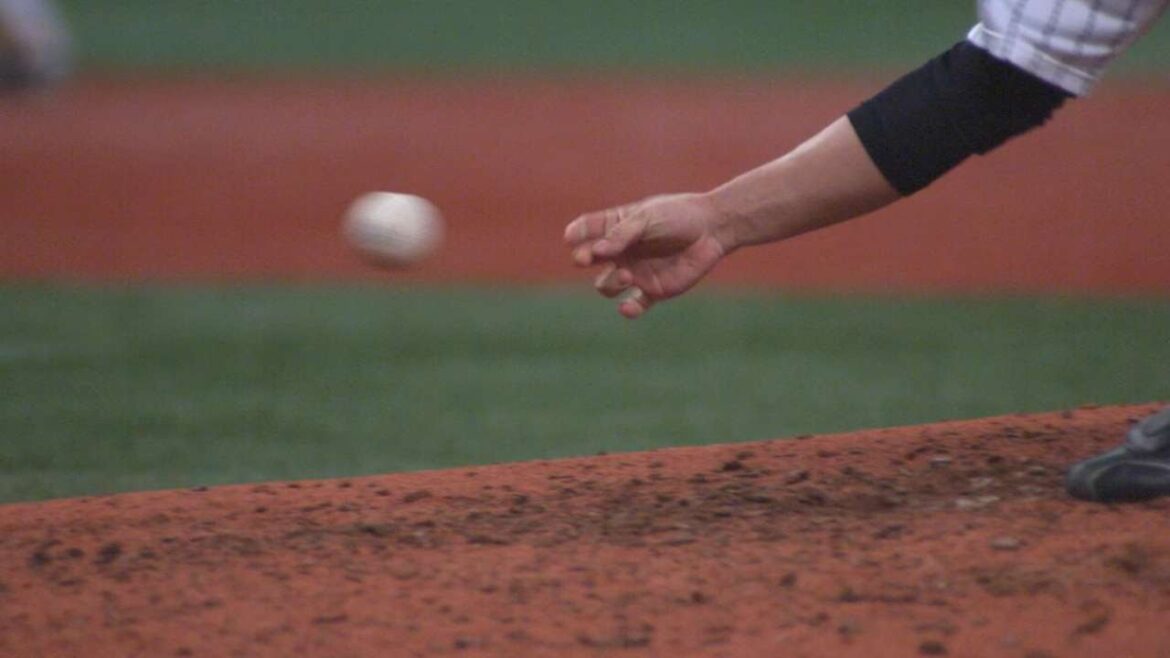 MLB@JPN: Makita shows off submarine delivery in Japan