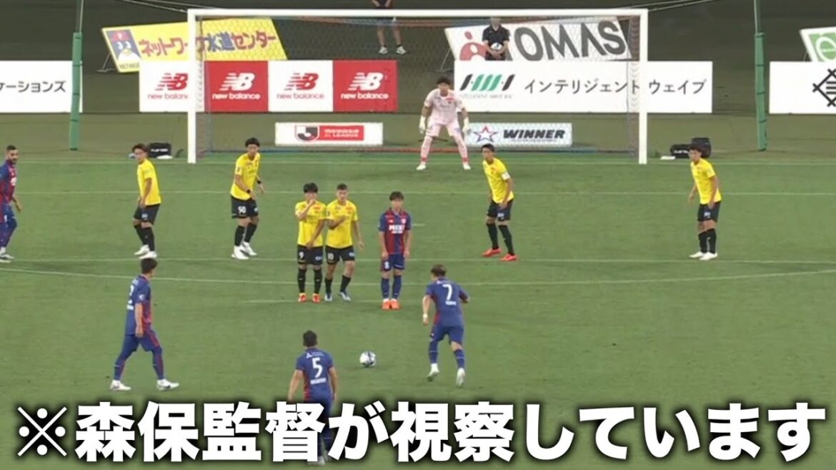 Kyu Matsuki challenges a bullet free kick in front of Director Moriyasu