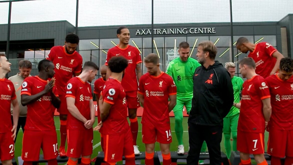 ‘Why am I always on the front?’ | Inside Liverpool’s 2021/22 team photo 'Why am I always on the front?' | Inside Liverpool's 2021/22 team photo
