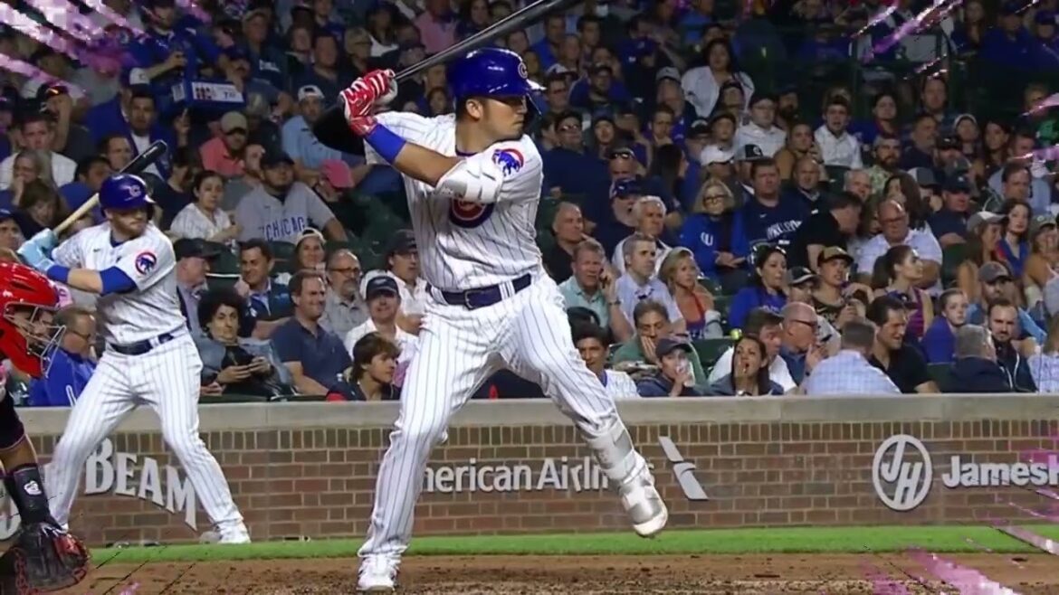 Seiya Suzuki towering a solo home run