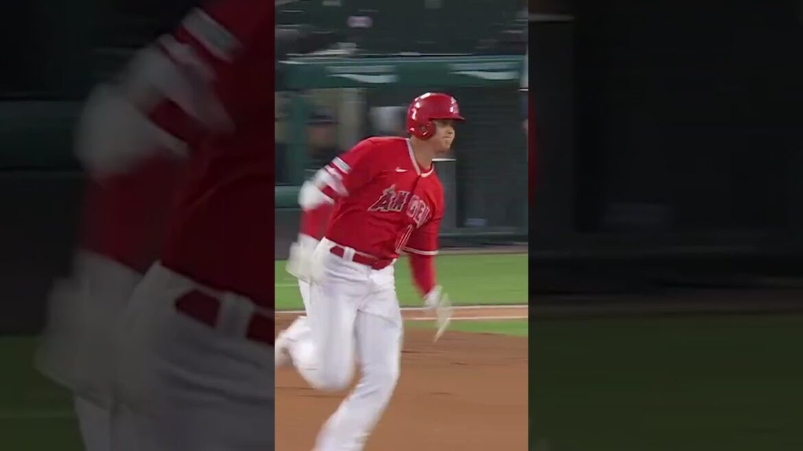 Shohei Ohtani not only leads MLB in homers, but also in triples!