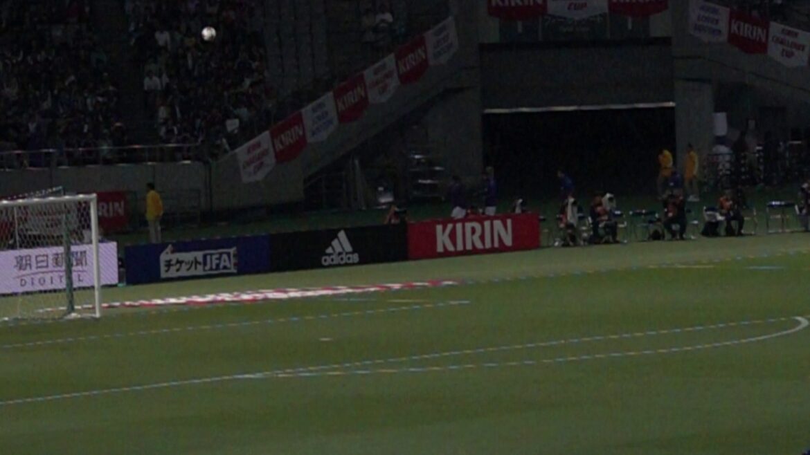 [Representative from Japan in a super slow performance]Match against Syria!  #Eiji Kawashima's goal kick! #daihyo #Syria match #Japan national team