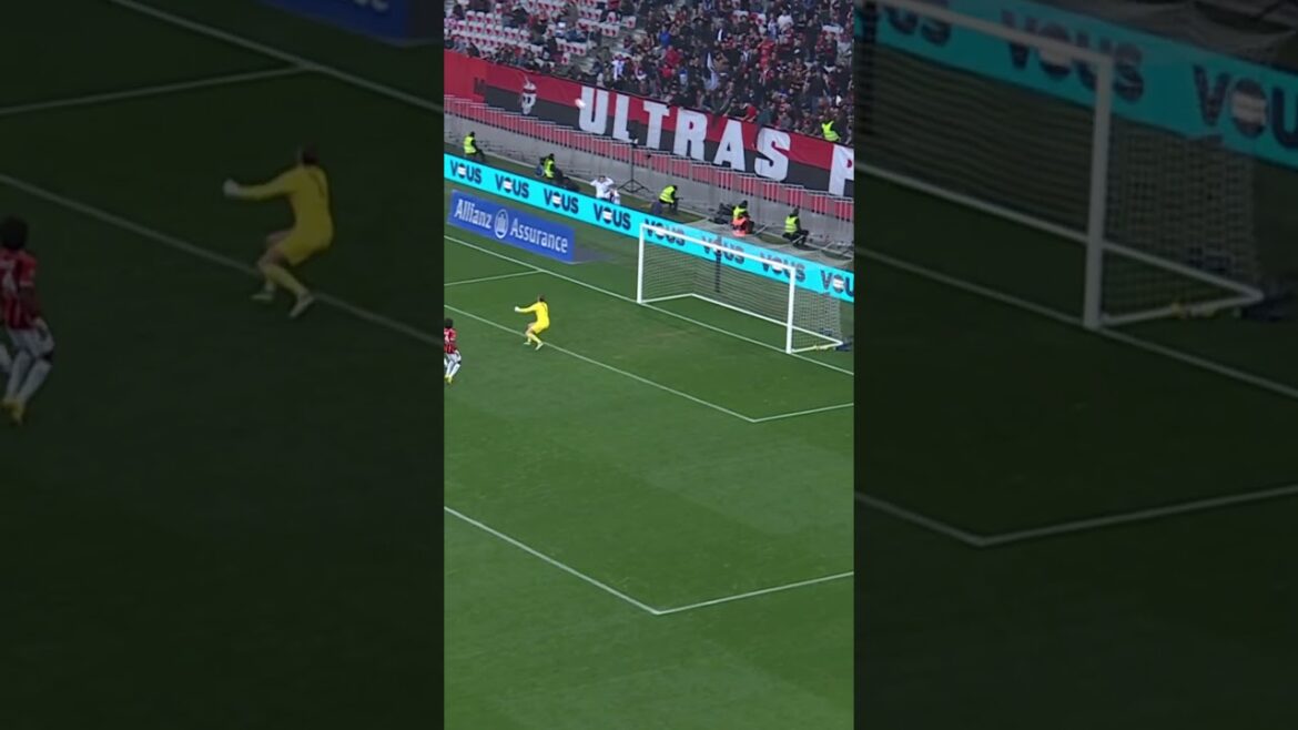 Junya Ito heurte la barre!