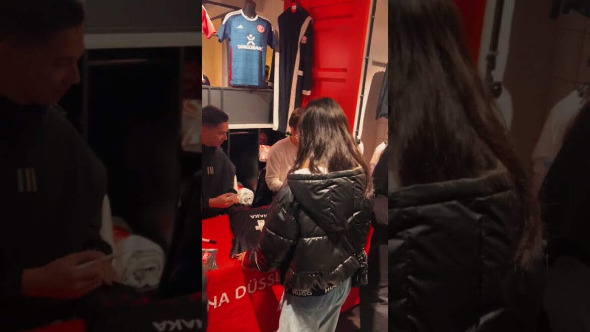 AUTOGRAPH LESSON | Ao Tanaka and Shinta Appelkamp make faces smile #shorts #田中碧