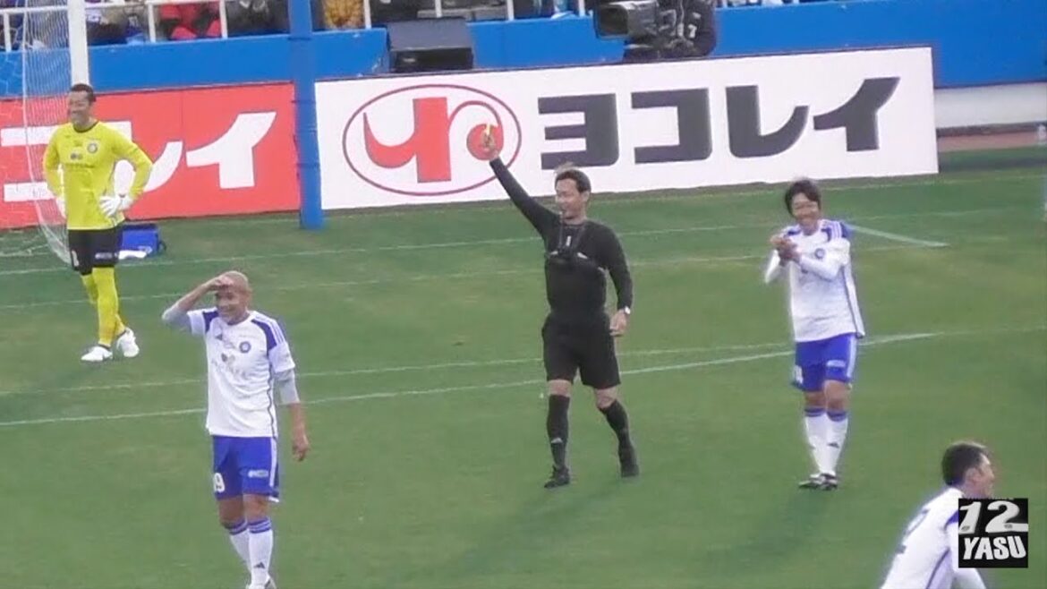 2023.12.17 SHUNSUKE NAKAMURA FAREWELL MATCH[Yellow Card]Yellow card for Bravo Nagatomo who missed the shot!Then I'll have another chance...