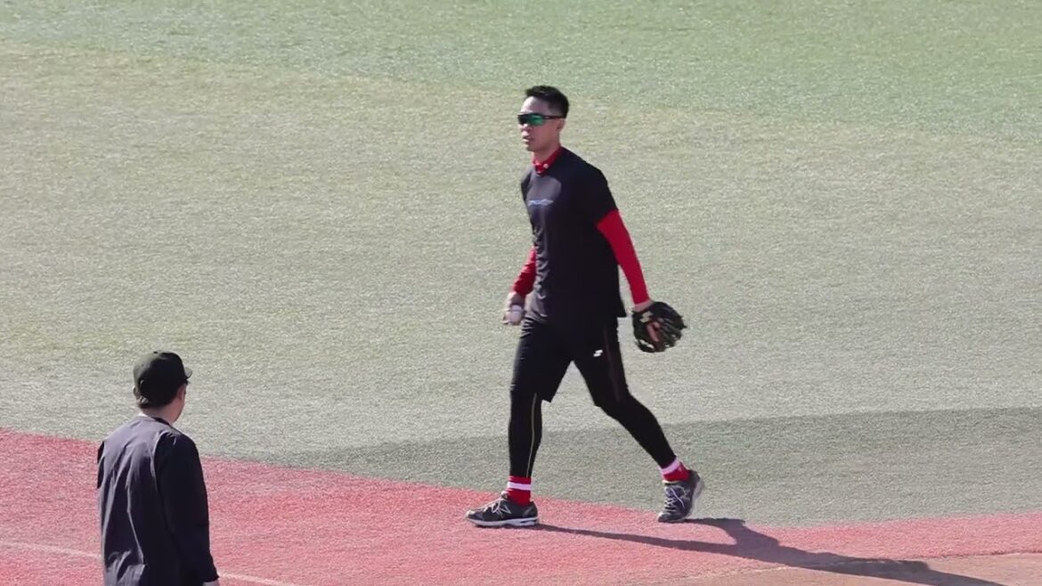 Hiroshima Carp Shogo Akiyama & Kento Nakamura catchball public voluntary training Yokosuka enlivening ambassador 2023.12.30 Hiroshima Carp Shogo Akiyama & Kento Nakamura catchball public voluntary training Yokosuka enlivening ambassador 2023.12.30