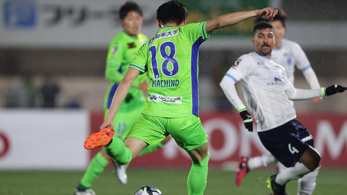 Shooto Machino, who was dropped by his teammate, evaded the DF with a trap and swung his left foot, sending a powerful shot into the net to tie the score in Shonan![Pickup goal for Section 2]