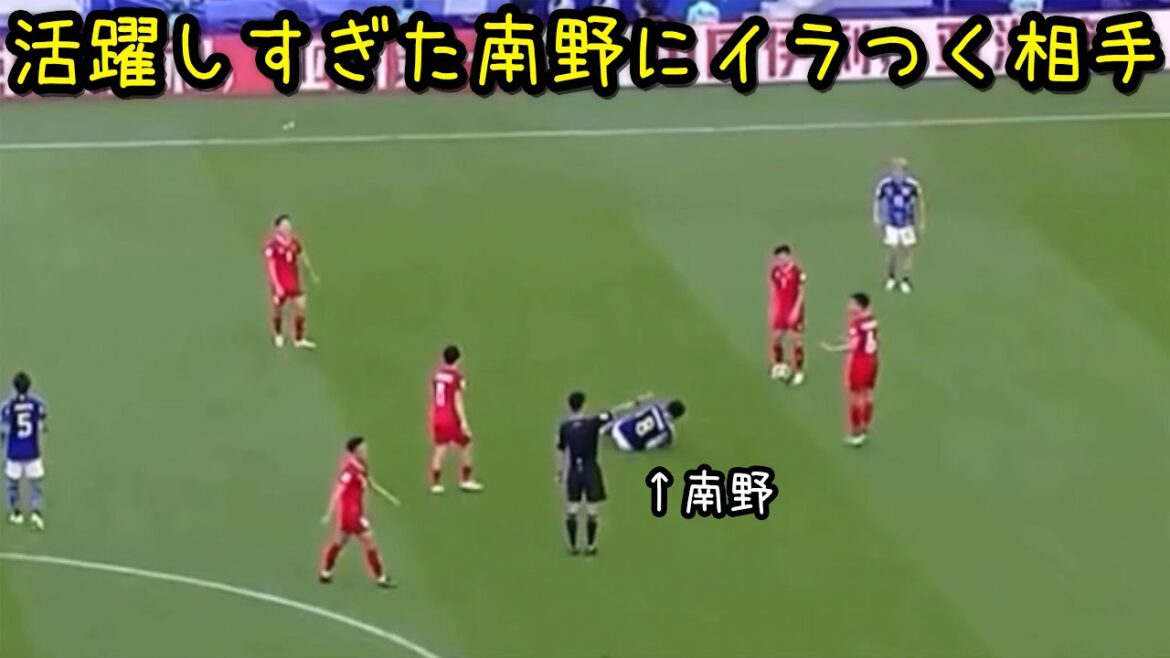 Takumi Minamino is in such great shape that he is being cut down by Vietnamese players Takumi Minamino is in such great shape that he is being cut down by Vietnamese players