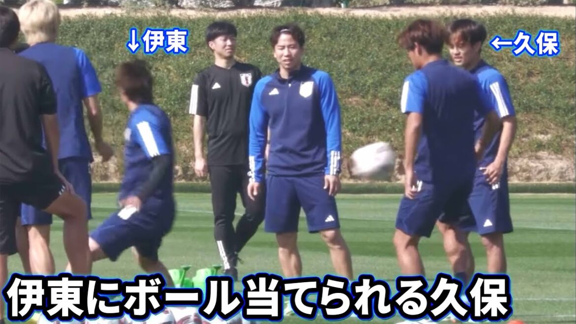 Junya Ito hits the ball to Takefusa Kubo's stomach with a birdcage