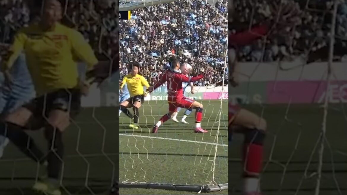 [Spiritual face save]Eiji Kawashima makes a super save and defends the goal!