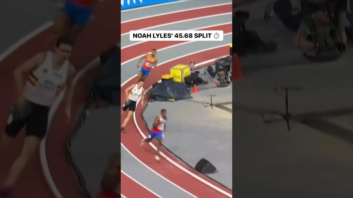 Noah Lyles shows his VERSATILITY in 4x400m relay😎🏃♂️ Noah Lyles shows his VERSATILITY in 4x400m relay😎🏃♂️