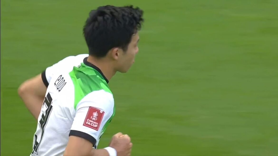 This is what happens when Wataru Endo gets serious against Manchester United