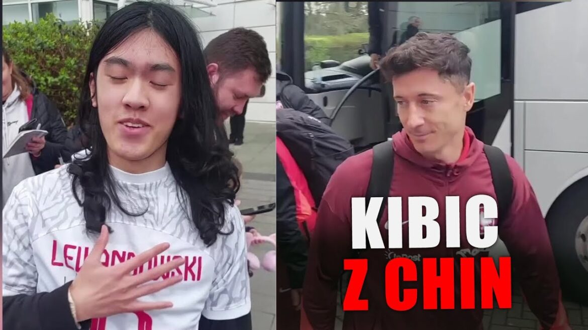 Lewandowski and a loyal fan from China Lewandowski and a loyal fan from China
