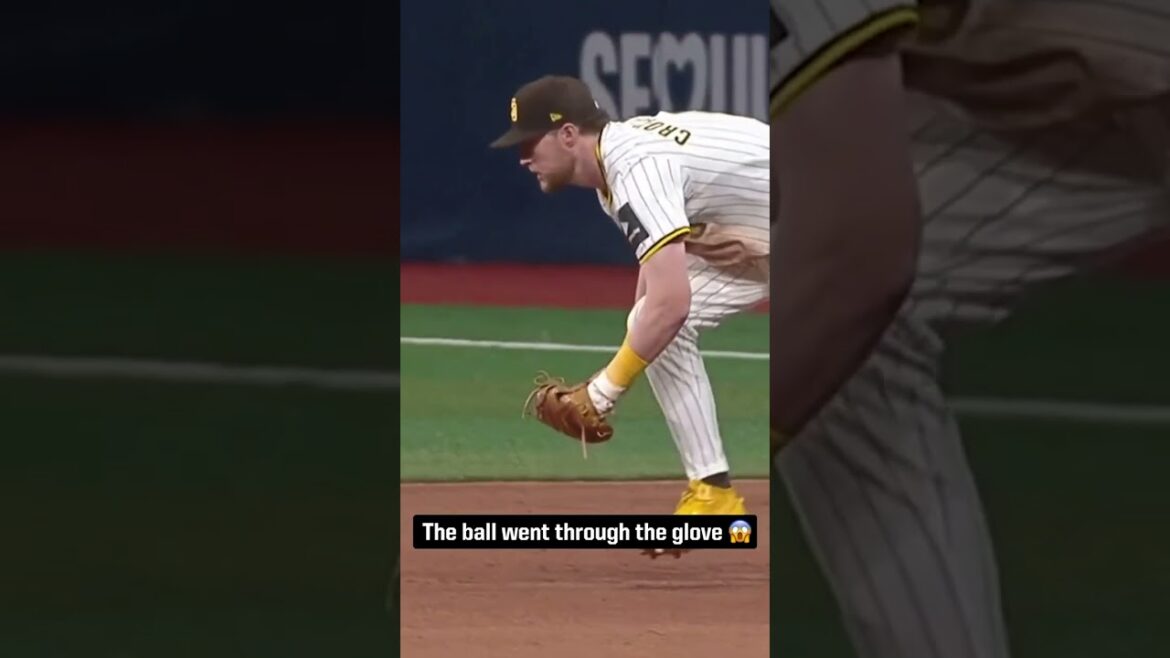 The ball went through the glove 😱