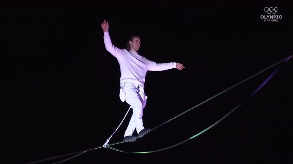 Slackline show | Olympic Games 2020 | Official closing ceremony Slackline show | Olympic Games 2020 | Official closing ceremony