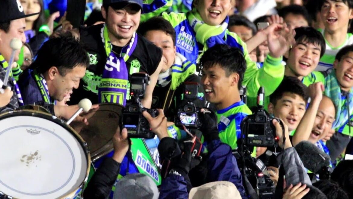 ALIVE Award winner Takuya Okamoto and MOM Mirei Yamane ~ Victory dance! 20180407 Shonan Bellmare vs Kashima Antlers ALIVE Award winner Takuya Okamoto and MOM Mirei Yamane ~ Victory dance! 20180407 Shonan Bellmare vs Kashima Antlers