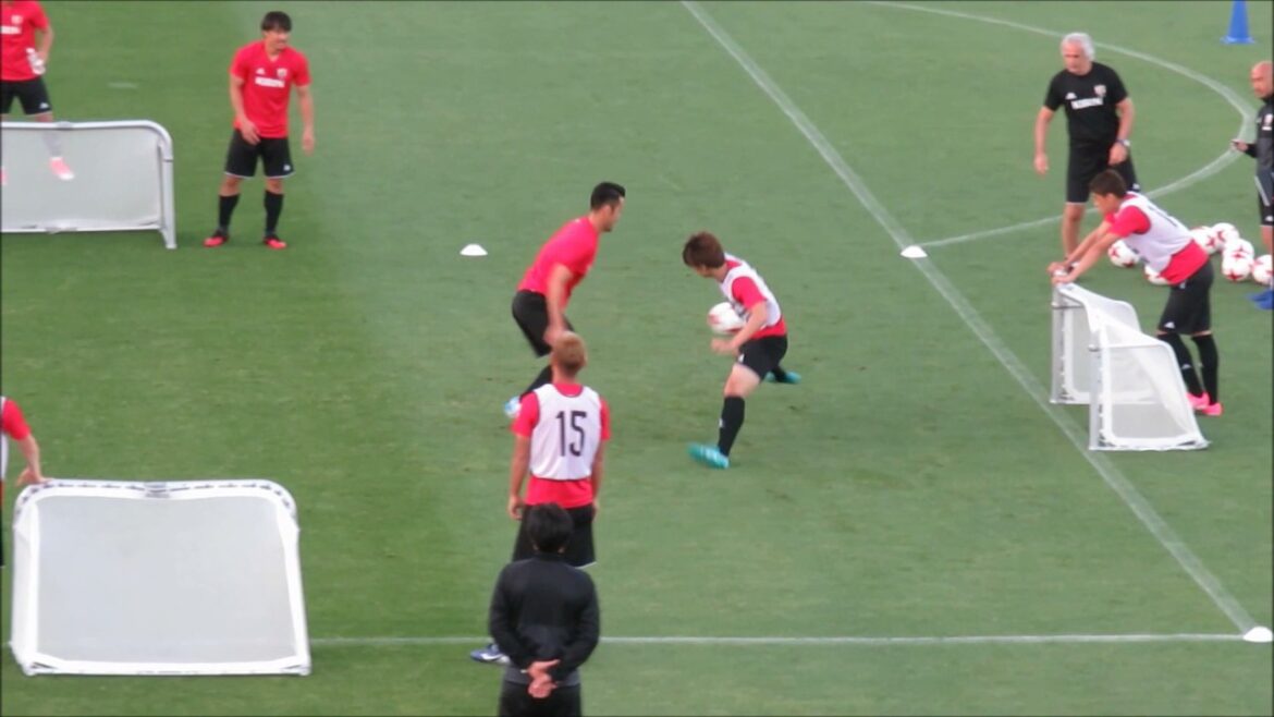 Japan national soccer player Maya Yoshida also says, “Osako is crazy” in a serious showdown with Yuya Osako Japan national soccer player Maya Yoshida also says, ``Osako is crazy'' in a serious showdown with Yuya Osako